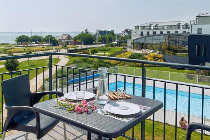 Appart’hôtel pour 4 personnes, avec jardin ainsi que piscine et balcon