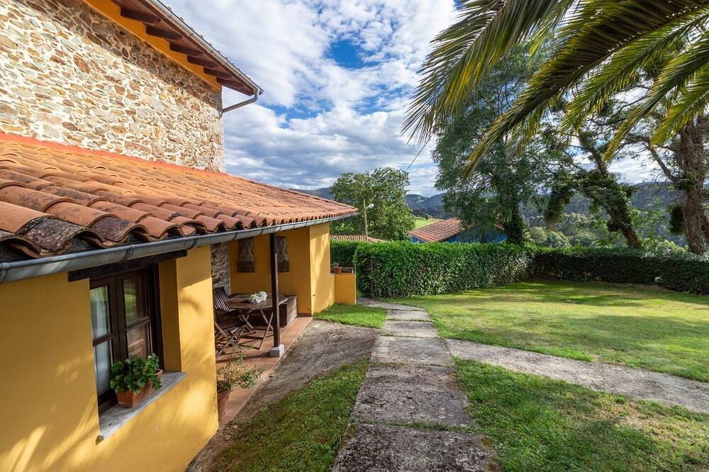 La Casona del Cura 2, Lirio · (Casa Rural, Mascotas bienvenidas) in Pravia, Costa Verde
