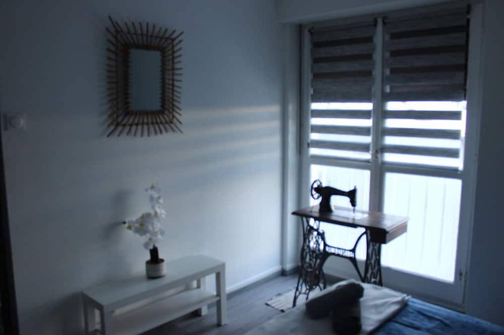 Entire apartment, Quiet, spacious F4 for families or professionals with private parking in Illzach, Mulhouse region