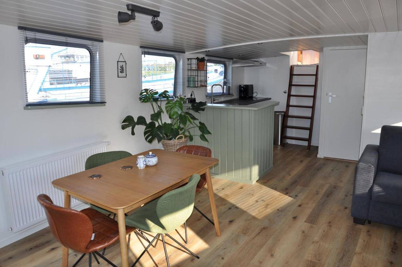Geheel vakantieappartement, Private Lodge on Houseboat Amsterdam in Amsterdam Oost, Nederlandse kust