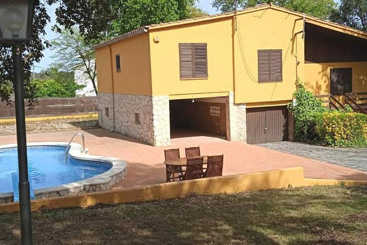 Casa de vacaciones para 8 personas, con piscina y balcón además de jardín y vistas - 1