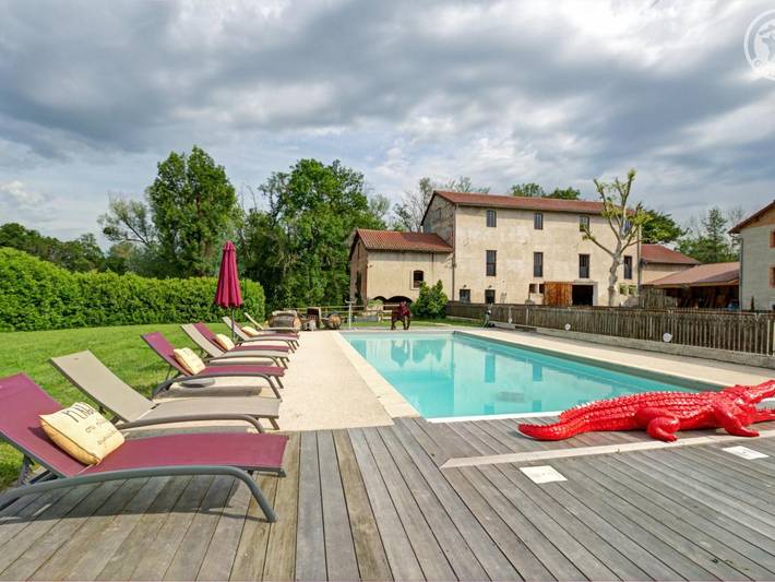 Gîte pour 15 personnes, avec terrasse ainsi que jardin et piscine, animaux acceptés dans Montbrison - 2