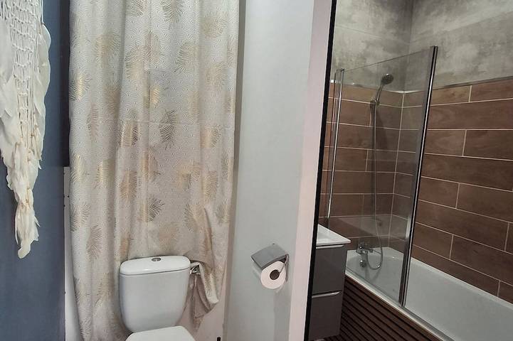 Ganze Wohnung, Le Bali Zen, studio with jacuzzi in Charavines, Paladru-See