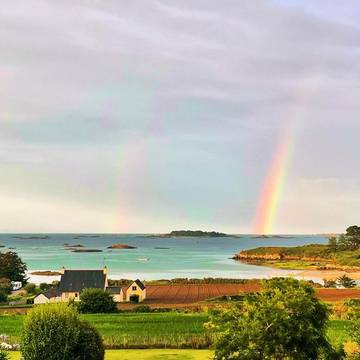 Gîte pour 2 personnes, avec vue et jardin, animaux acceptés à Lanmodez