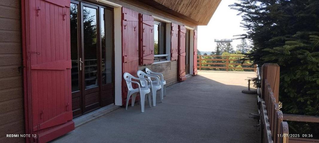 Location de vacances pour 10 personnes, avec vue et balcon à Saint-Anthème - 2