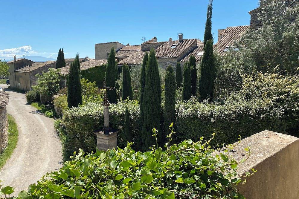 La Baumane. Hamlet of Bayonne in Grignan, Nyons region