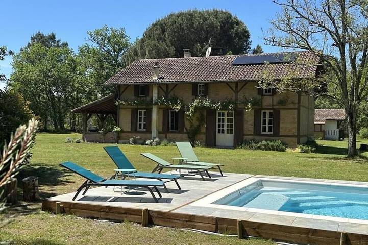 Gîte pour 4 personnes, avec piscine et jardin à Luxey