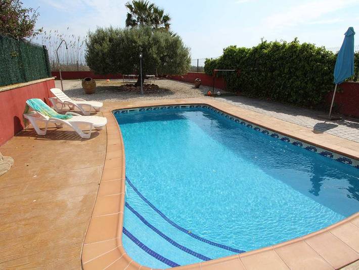 Chalet para 7 personas, con vistas además de terraza y jardín, Se admiten mascotas en Delta del Ebro - 3