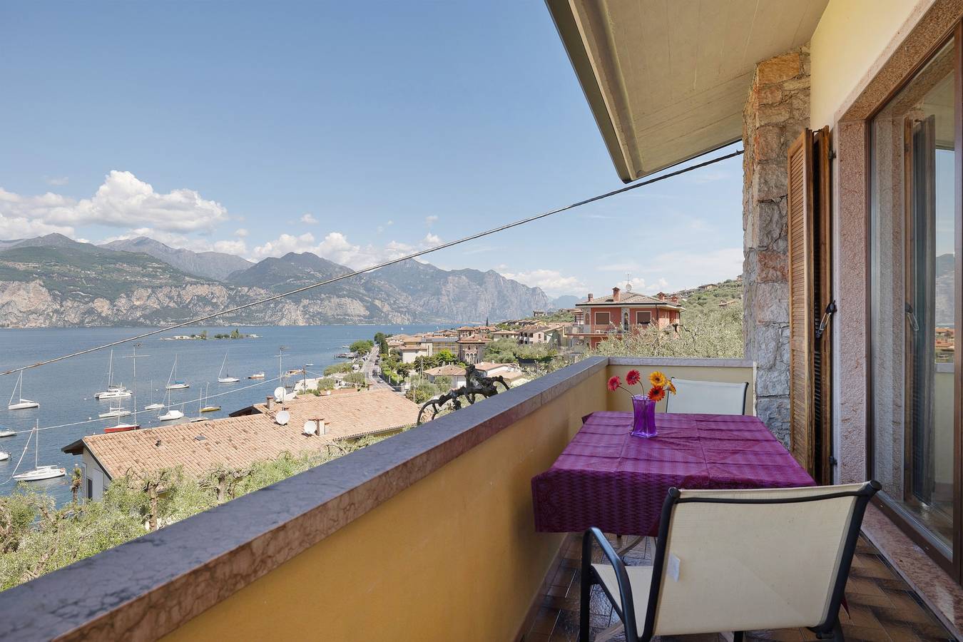 Appartamento intero, Appartamento 'Appartamento Sogno' con vista lago, Wi-Fi e aria condizionata in Brenzone, Prealpi Gardesane