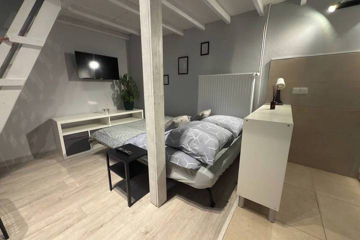 Ganze Wohnung, Apartment with Mezzanine and Private Courtyard in Kazimierz, Krakau