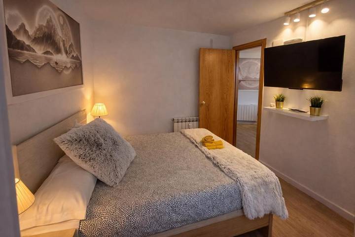 Gîte pour 4 personnes, avec Balcon et Terrasse ainsi que Jardin et Piscine à Panticosa - 2