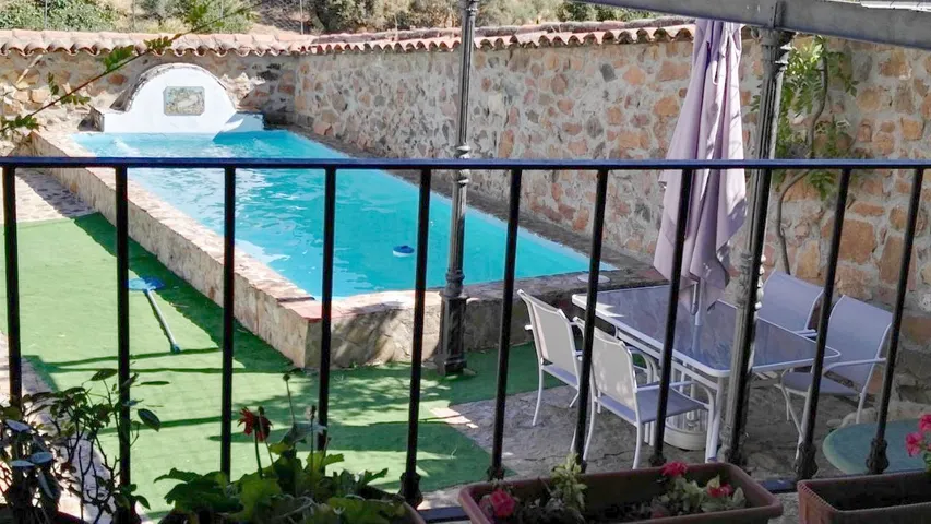 Country house for 10 people, with terrace and pool as well as view - 1