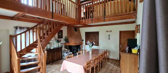 Gîte pour 12 personnes, avec terrasse et jardin dans Lac de Bonlieu