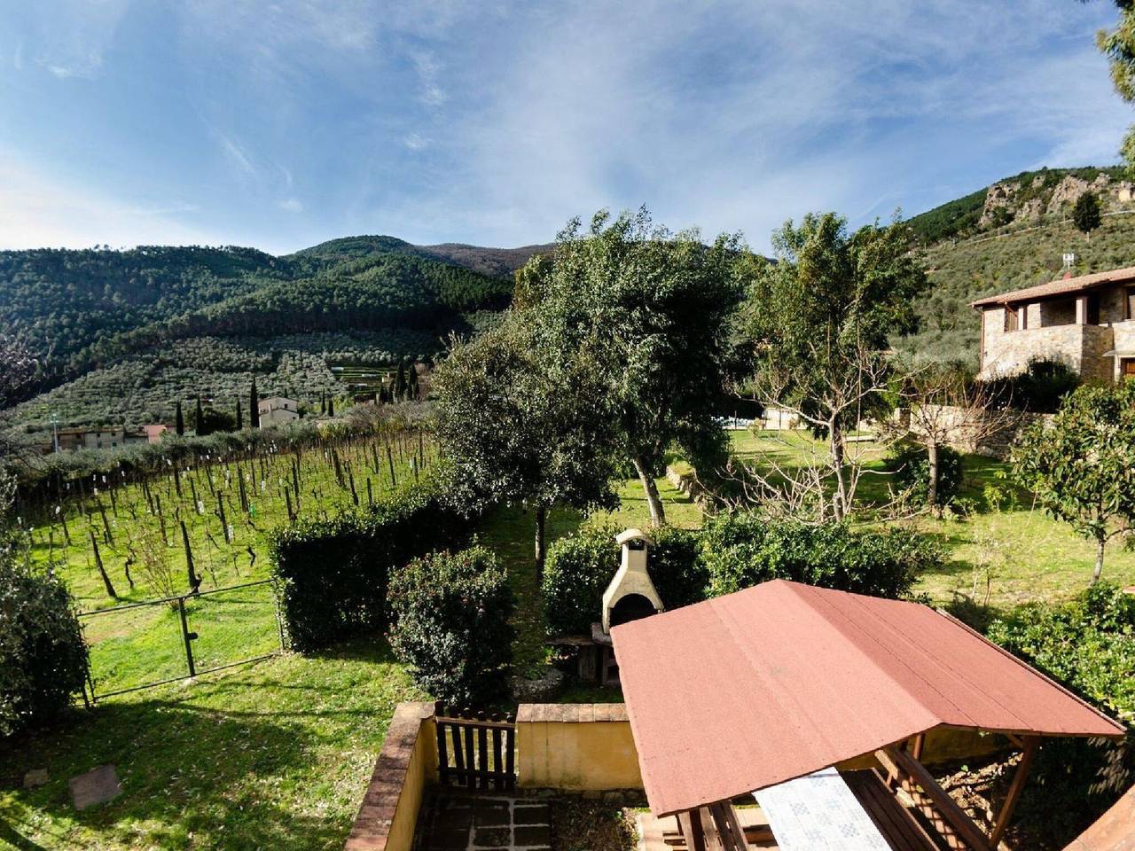 Geräumiges Ferienhaus in Buti in Buti, Pisa Provinz