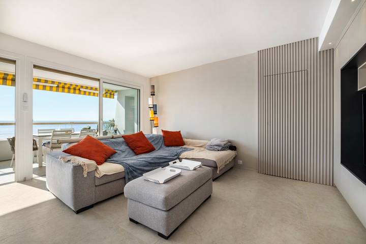 Entire apartment, Apartment 'Grand Luxe Vue Mer Exclusif' with Sea View, Wi-Fi and Air Conditioning in Villeneuve-Loubet Plage, Villeneuve-Loubet