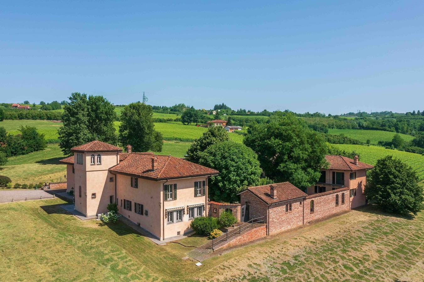Villa Fogliacchi in La Morra, Langhe