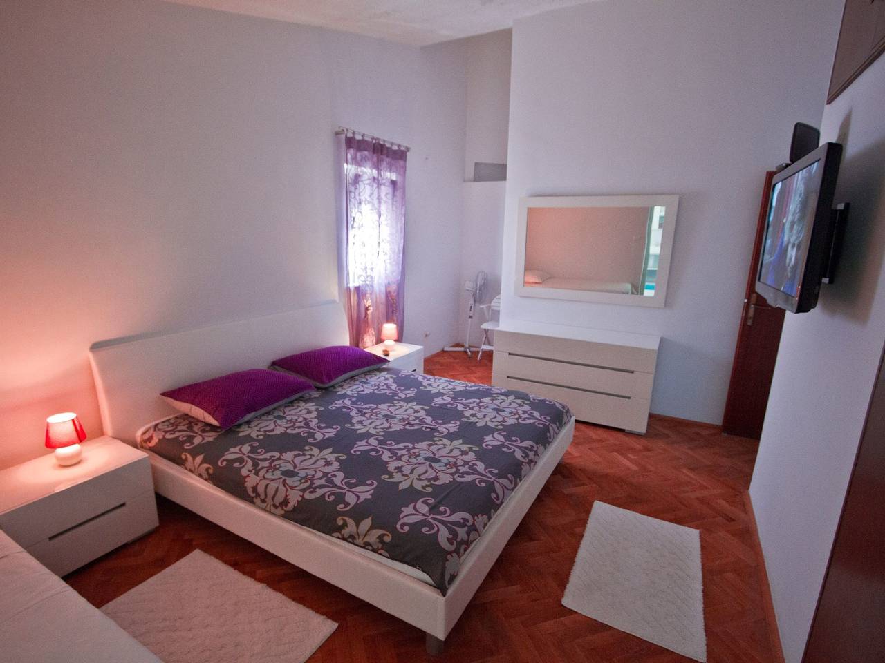 Charmantes Ferienhaus mit grünem Garten in Grljevac (Podstrana), Podstrana