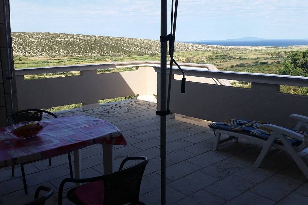 Ganze Wohnung, 1-Zimmer-Ferienwohnung mit Terrasse und Meerblick Kolan, Pag in Kolan, Kolan (Kroatische Adria)