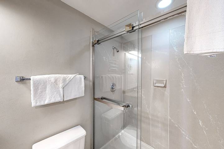 Vacation rental for 6 people, with pool and balcony by Orange Beach