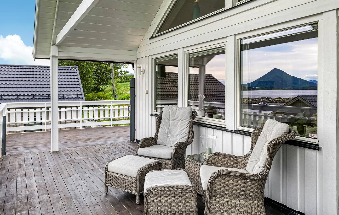 Ferienhaus für 4 Personen mit Terrasse in Fræna, Nördliches Fjordnorwegen