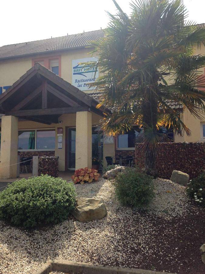 Brit Hotel Les Evens in Saint-Saturnin, Sarthe