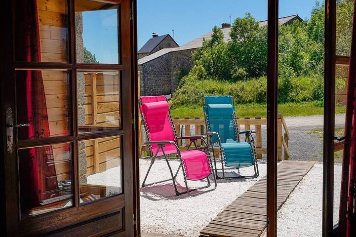 Location de vacances pour 6 personnes, avec terrasse et jardin à Le Malzieu-Forain