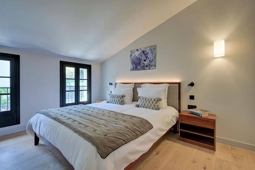 Charming country house in Entrecasteaux, 200 m from the village-Private pool-9 persons in Entrecasteaux, Brignoles region