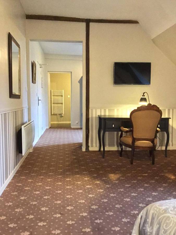 Hôtel pour 4 personnes, avec terrasse ainsi que jardin et piscine à Brain-sur-Allonnes - 2
