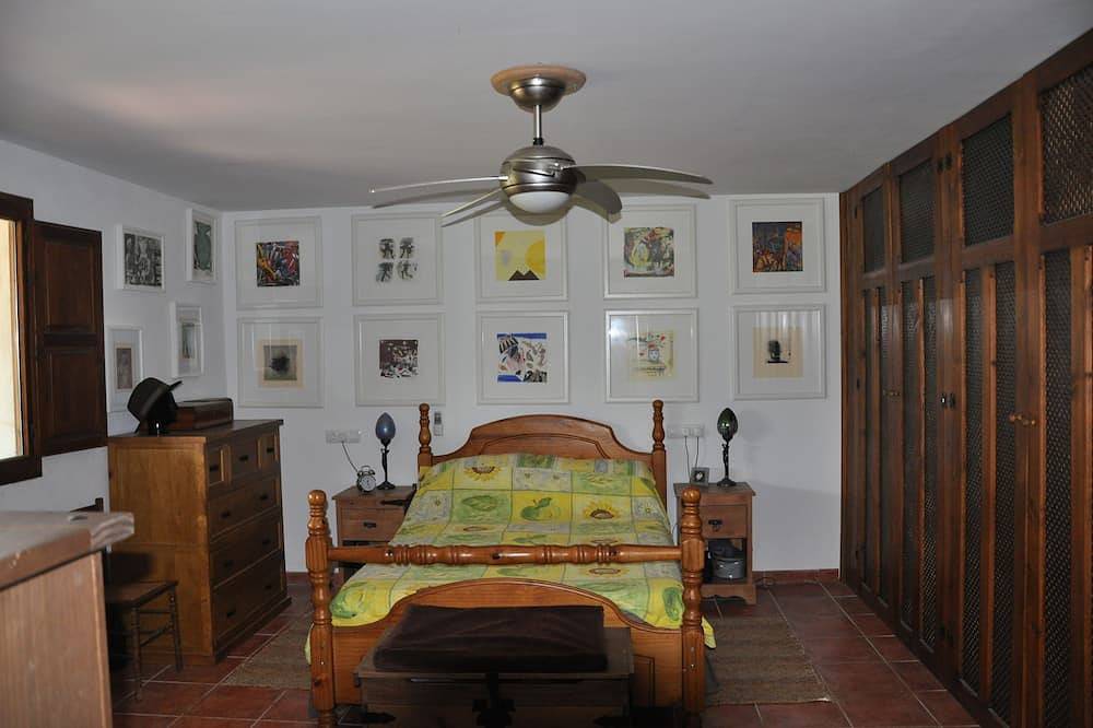 Una casa de campo de 2 dormitorios con un gran jardín privado y piscina. in Órgiva, Provincia de Granada