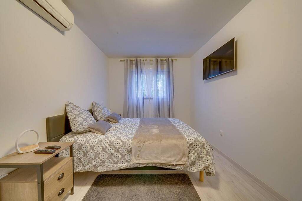 Two-Bedroom House in Fronsac, Région de Libourne