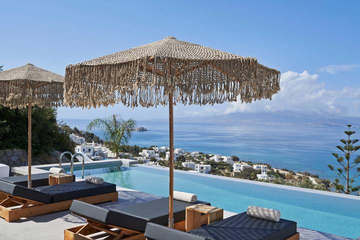 Villa for 22 people, with ocean view and garden in Naxos