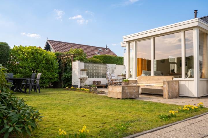 Ferienhaus für 6 Personen, mit Balkon/Terrasse und Terrasse sowie Garten in Renesse