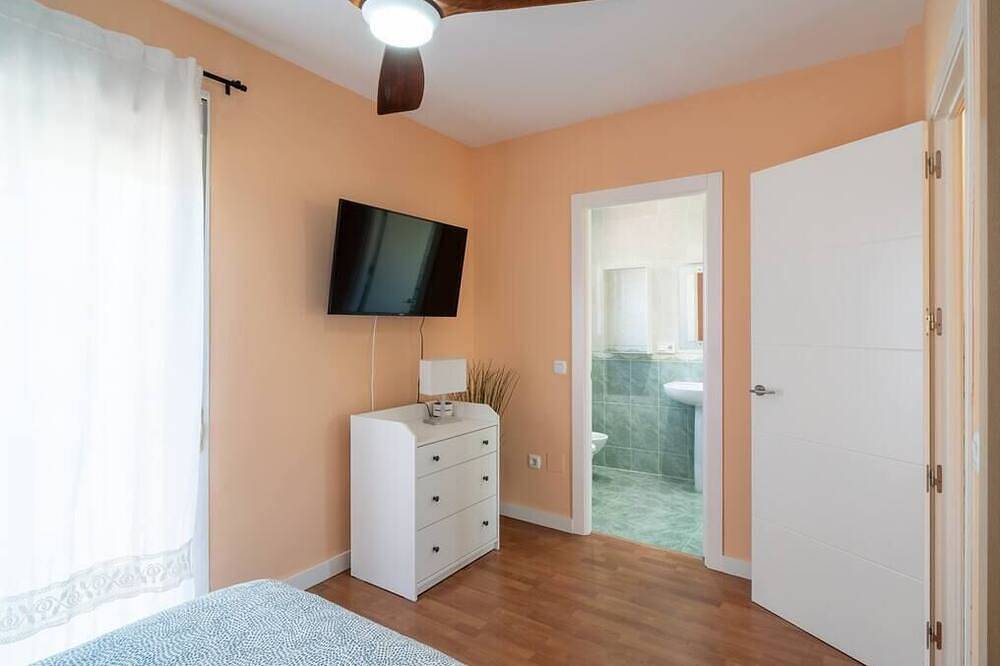 Adosado de 4 plantas con chill-out, Bbq y piscina in Urbanizacion La Esperanza, Vélez-Málaga