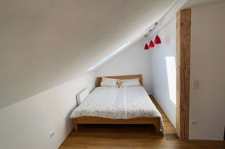 Ganze Wohnung, Gemütliche Ferienwohnung „Schwalbennest\"  unterm Dach mit Gartenzugang in Bundenthal, Landkreis Südwestpfalz