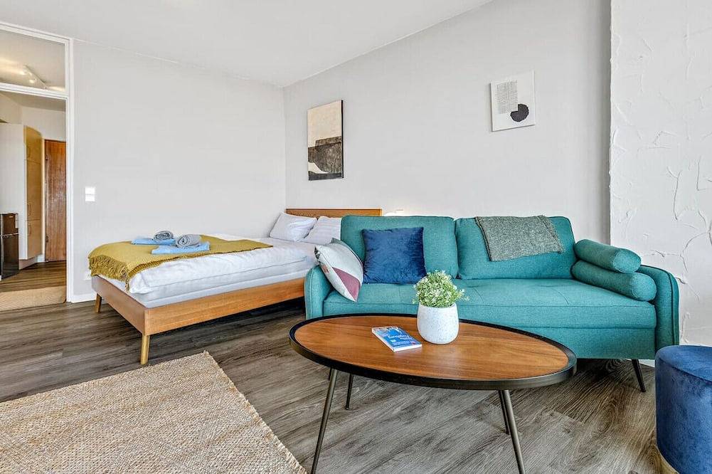 Entire apartment, Arbio I Hoteltower Apart Wittelsbach Park in Augsburg, Bavarian Swabia