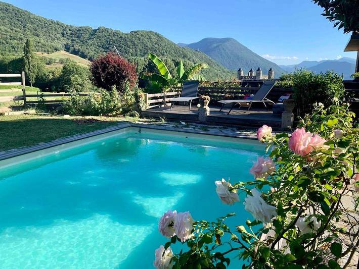 Location de vacances pour 4 personnes, avec Terrasse et Jardin ainsi que Piscine et Vue à Jarrie