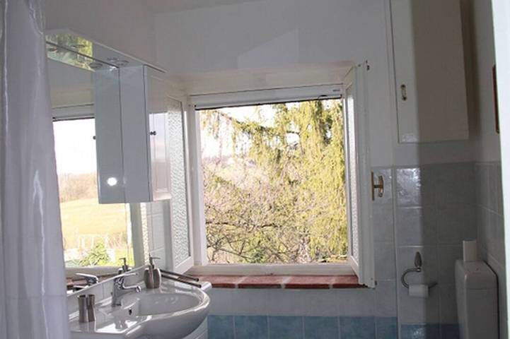 Appartamento intero, Isolato in collina con terrazzo balcone fra arte romanica, quiete  e natura in Cocconato, Provincia d'Asti