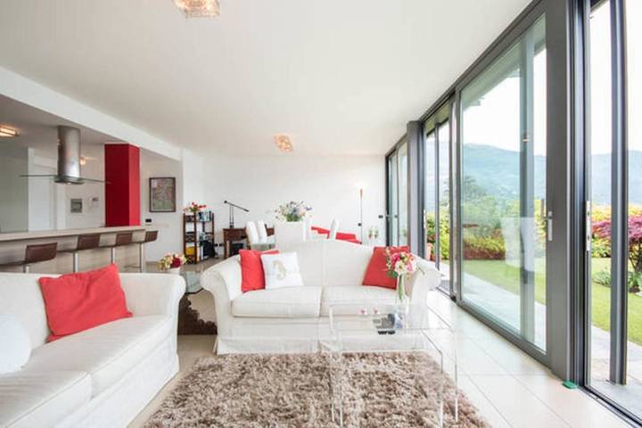 Location de vacances pour 2 personnes, avec vue et jardin ainsi que vue sur le lac et piscine dans Menaggio