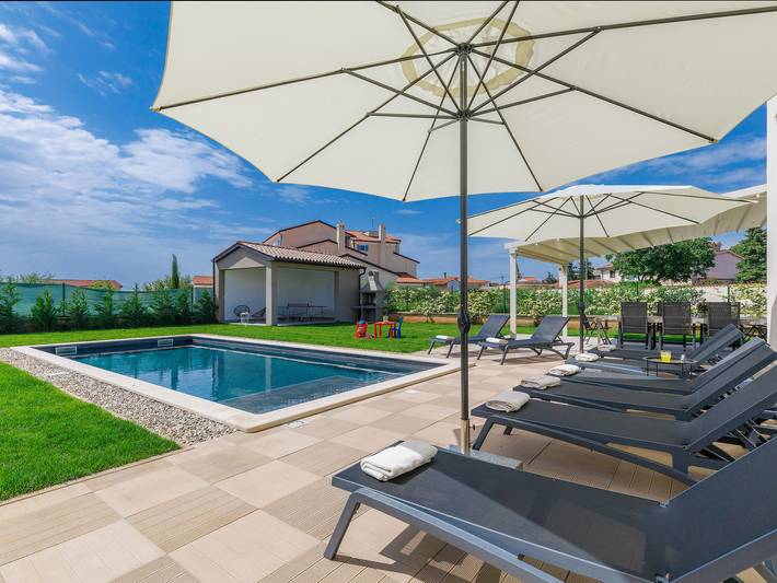 Ferienhaus für 10 Personen, mit Garten und Pool in Sisan - 2