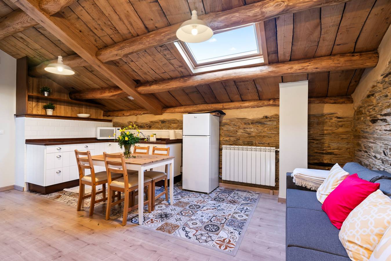 Ganze Wohnung, ‚Ático Casa Venancio‘ mit Bergblick und privatem Garten in Trabada, Lugo Provinz
