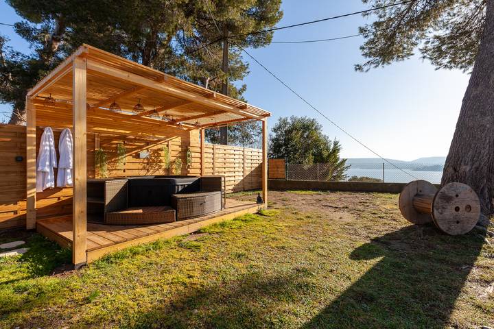 Holiday home for 8 people, with hot tub and garden - 1
