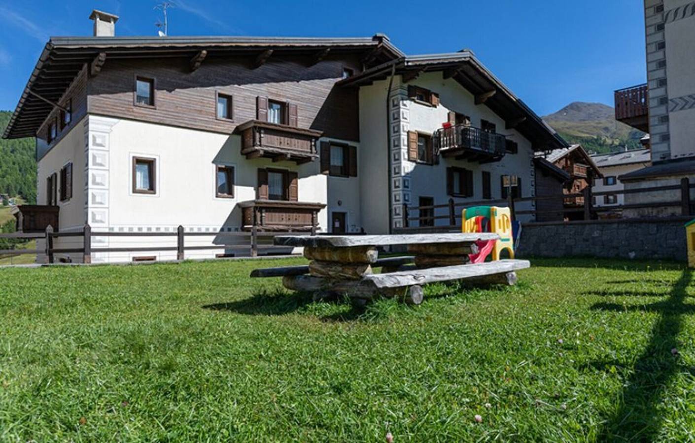 Monolocale intero, Appartamento vacanze "Casa San Marco n 6" con vista montagne, balcone e Wi-Fi in Livigno (Borgo), Livigno