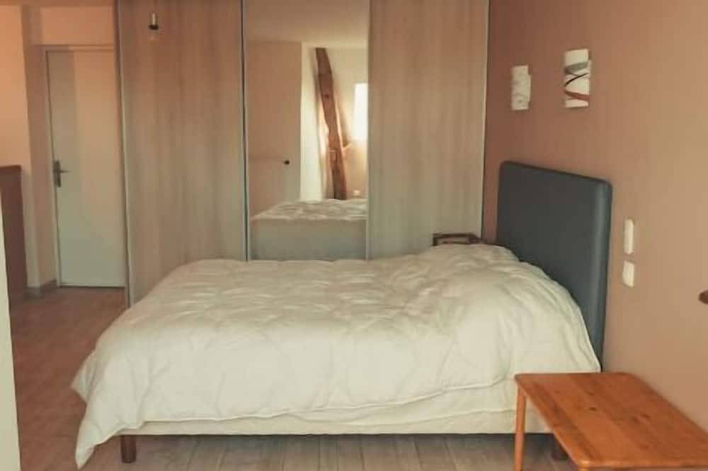 Gite located between lake and mountains, close to small tourist town. in Pontcharra, Isère