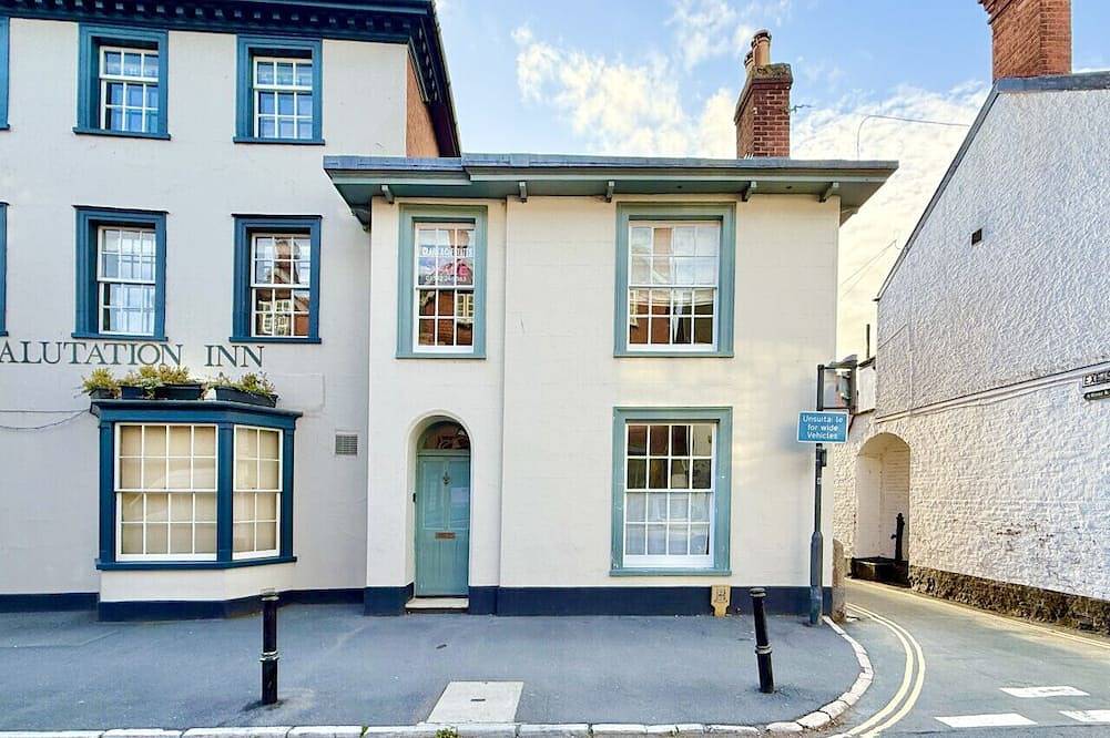 2 Bedroom Character Home in Central Topsham in Topsham, Devon
