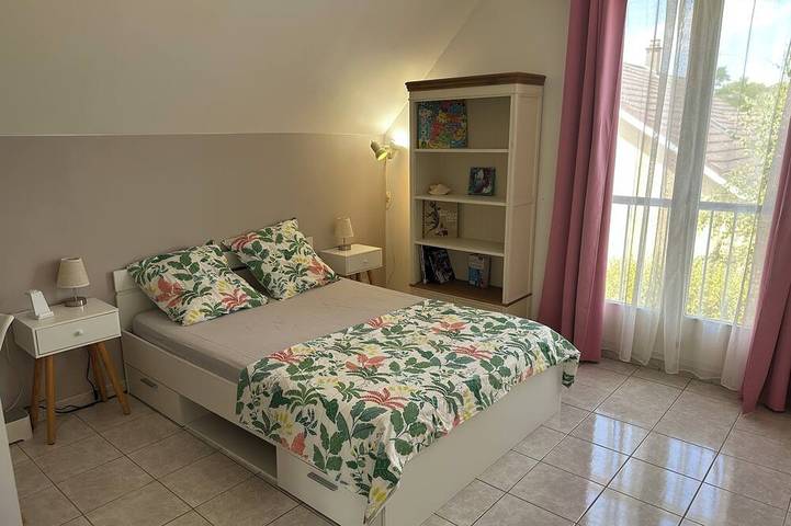 House with a completely private pool and hot tub near Paris in Bures-sur-Yvette, Essonne