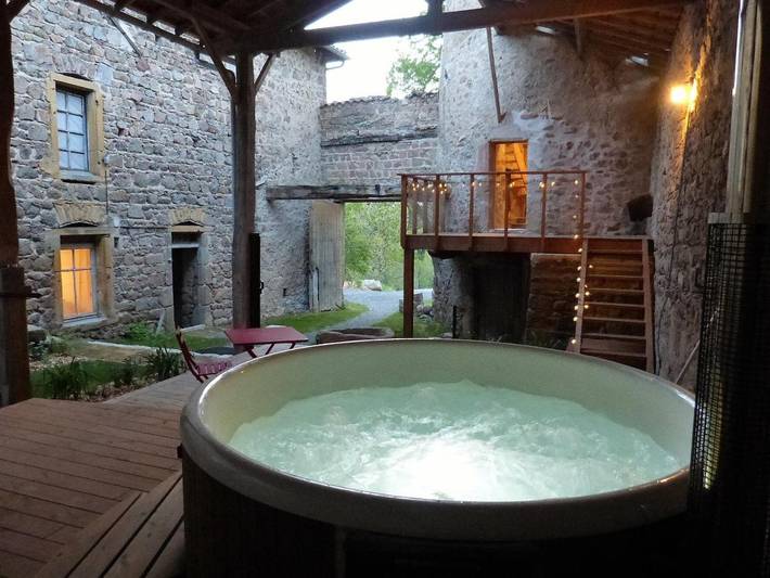 Gîte pour 2 personnes, avec balcon ainsi que jardin et jacuzzi à Longessaigne - 2