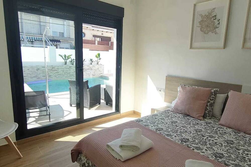 Independent villa with private pool, 5 min from the beach! in San Pedro del Pinatar, Costa Cálida