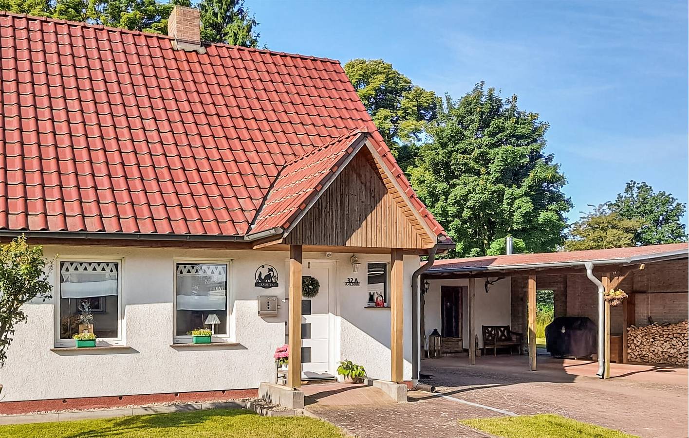 Rückzugsort am See mit Terrasse in Breesen, 2 km vom Stadtzentrum entfernt in Breesen, Mecklenburgische Seenplatte