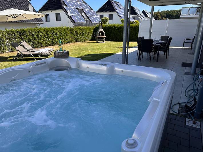 Ferienhaus für 8 Personen, mit Whirlpool und Sauna sowie Garten, kinderfreundlich in Göhren-Lebbin