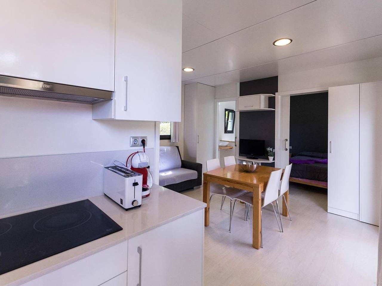 Bungalow Acogedor con Terraza - 5 Personas, 2 Dormitorios in Canet de Mar, Costa del Maresme